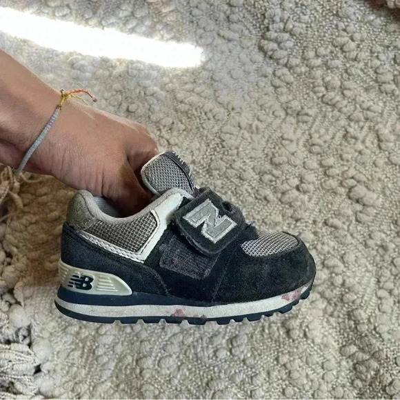 New balance blue sneakers size 5C - Picture 7 of 8